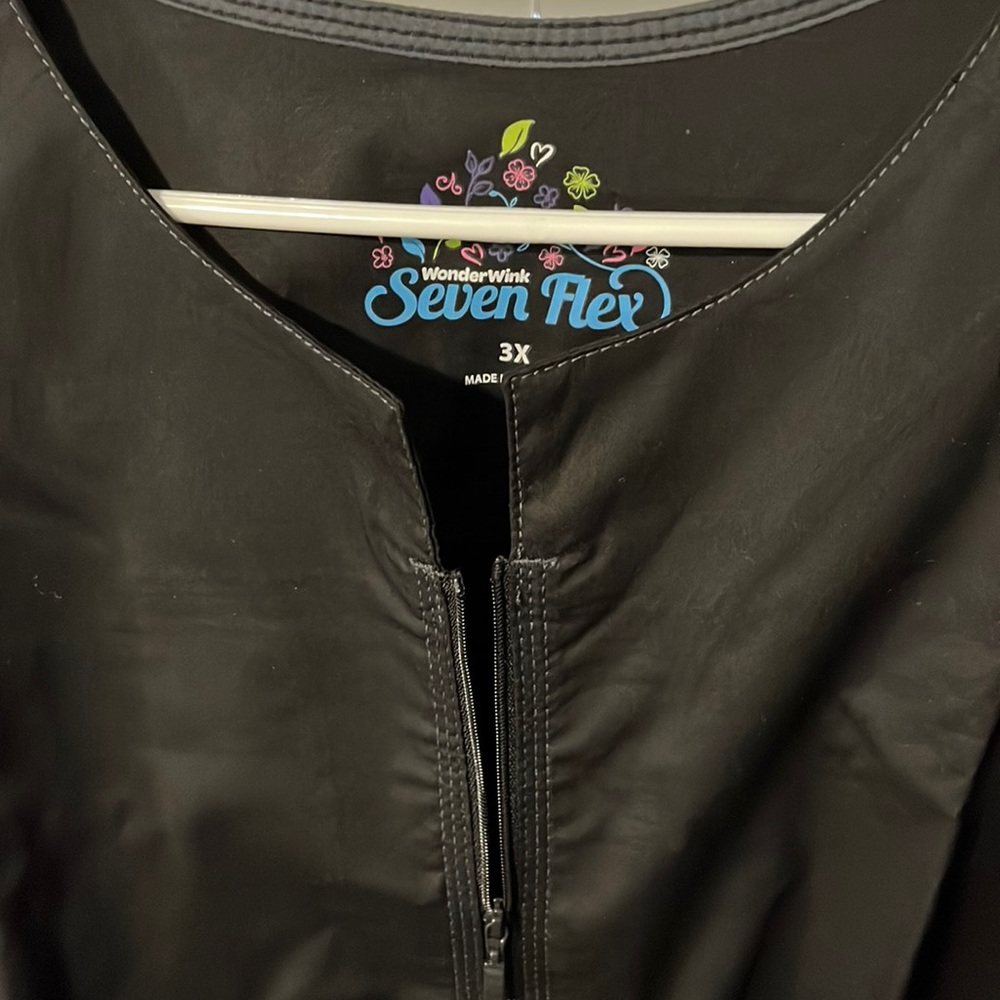 Brand new wonderwink lab jacket nwt in package just took out to photograph